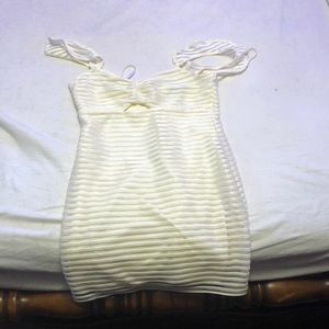 I am selling a Cily Studio dress. Size 11 doesn’t fit me. Haven’t been worn.